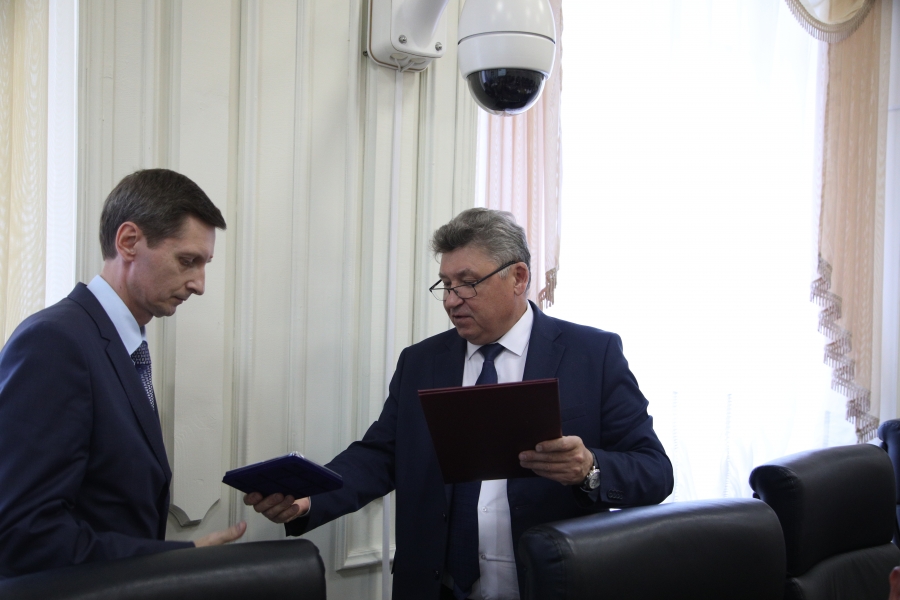 За вклад в развитие законодательства