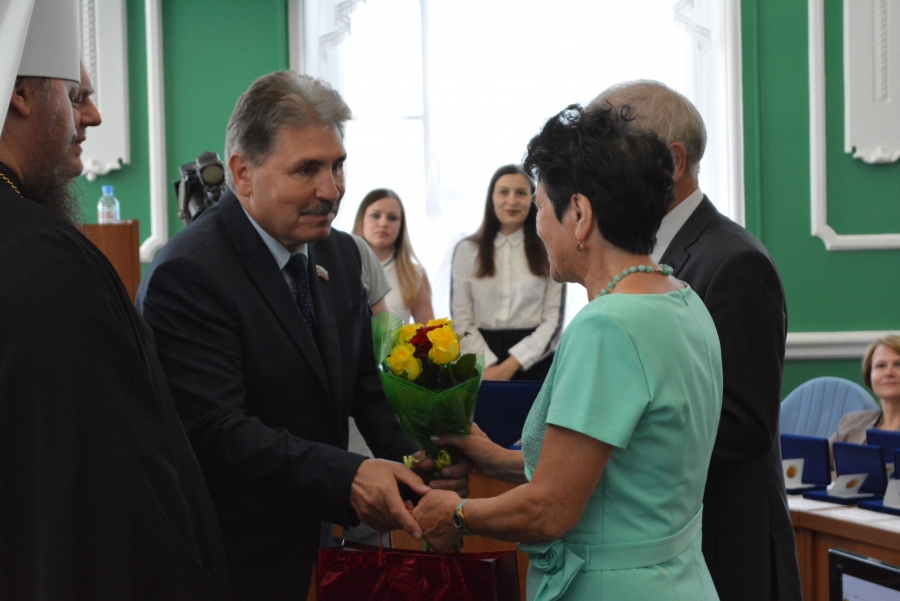 За крепость семейных устоев