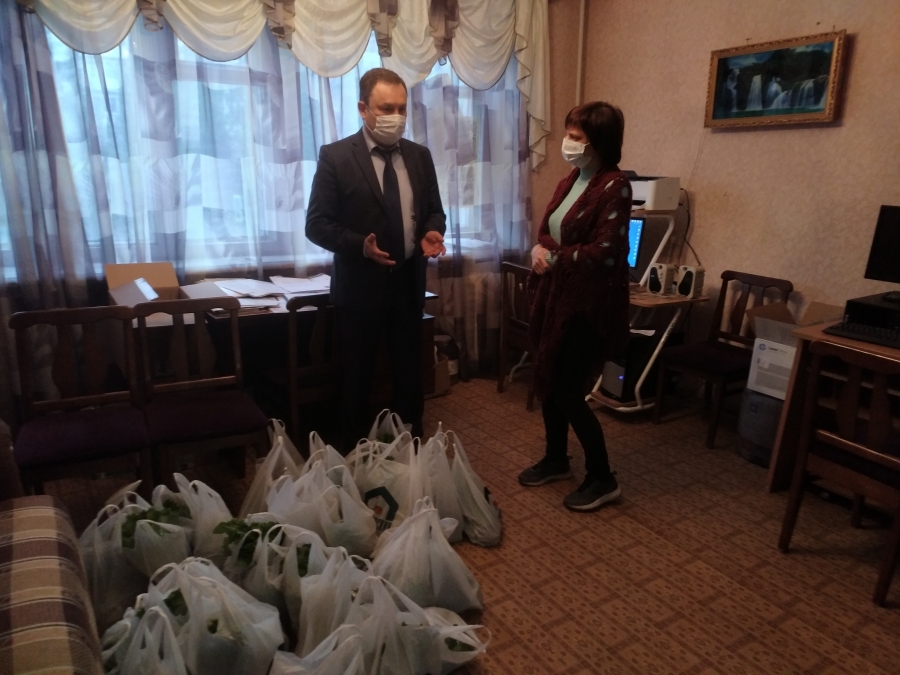 Соцработники принимают поздравления