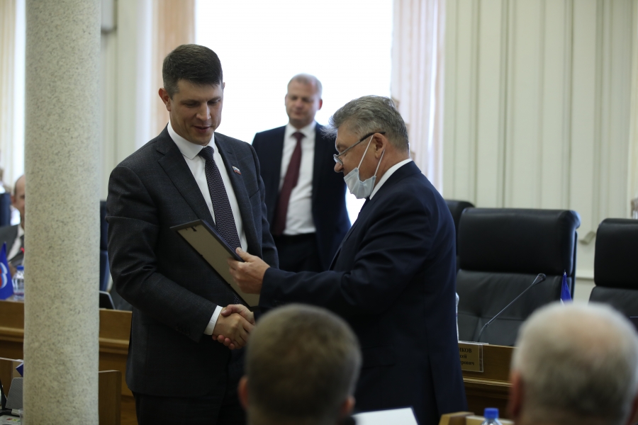За вклад в развитие законодательства