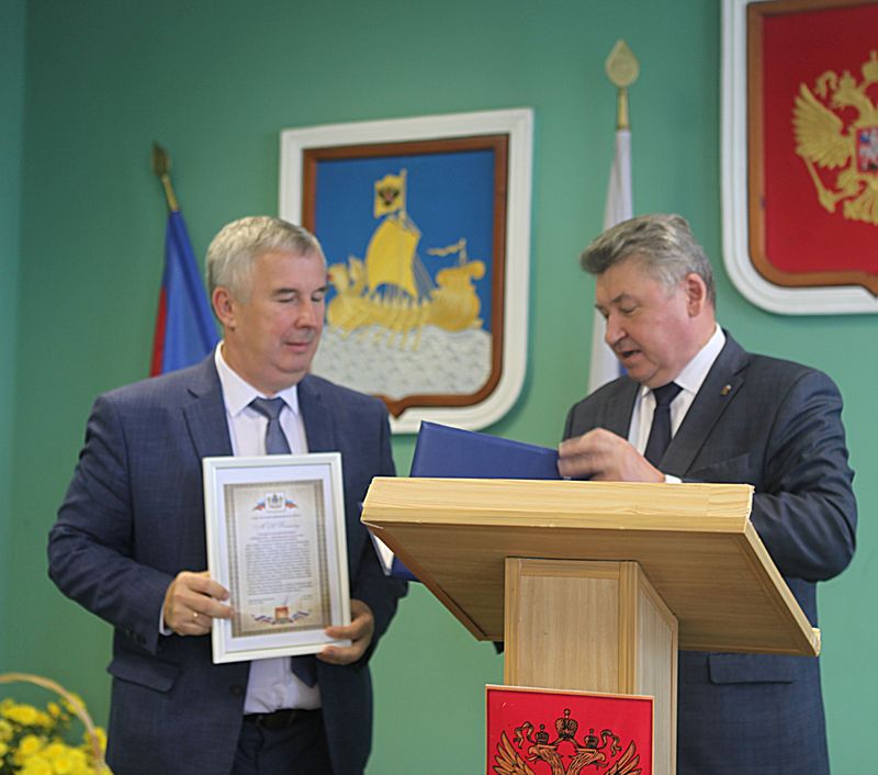 Избран главой района в четвертый раз