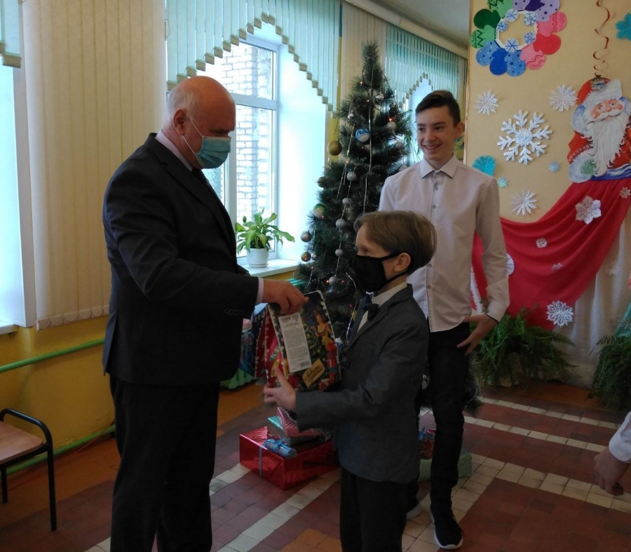 Депутаты поздравляют