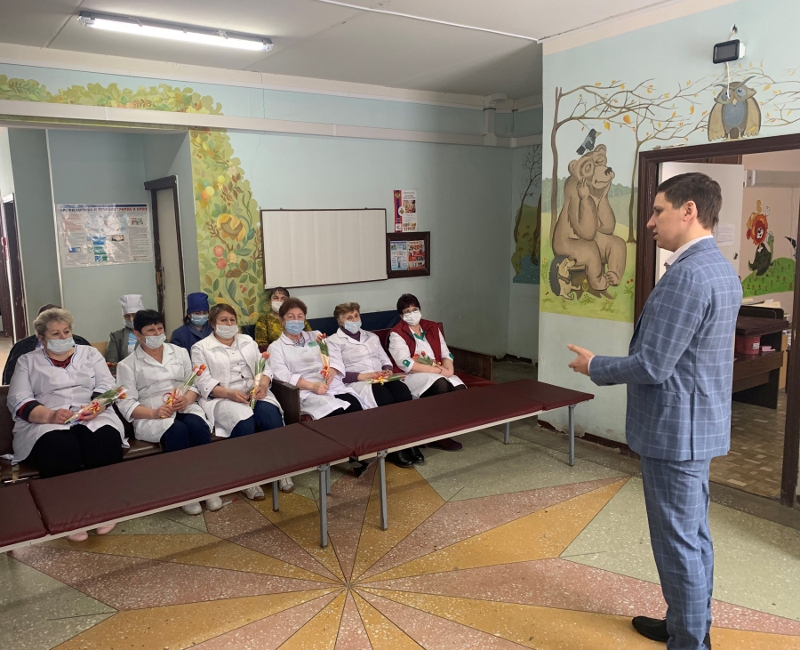 Медикам – особые поздравления