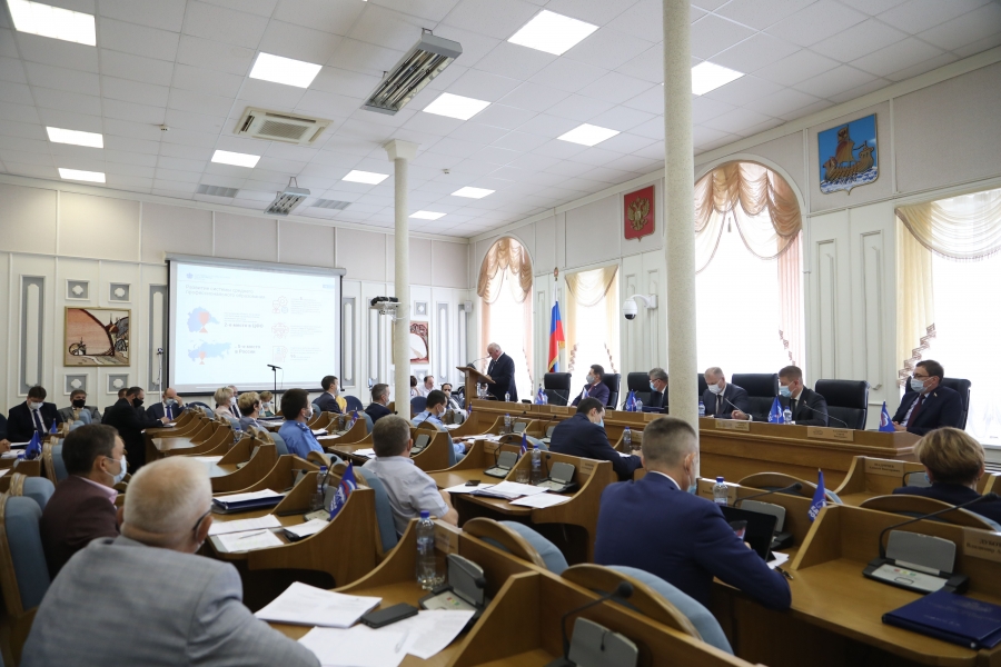 Лидеры фракций об итогах работы администрации области